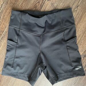 Brooks Women's M - Method 5” short
